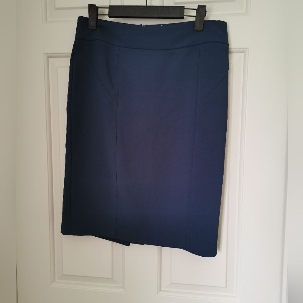 BCNU skirt size M
